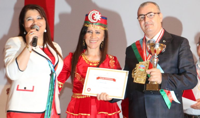 Kerküklü Gazeteci Yazar Şemsettin Küzeci’ye 2016 Azerbaycan Şeref Ödülü ve Hizmet Şeref Ödülleri