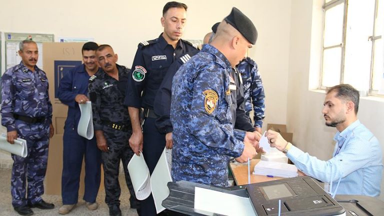 Kerkük’te güvenlik güçlerinin oy kullanma işlemi başladı