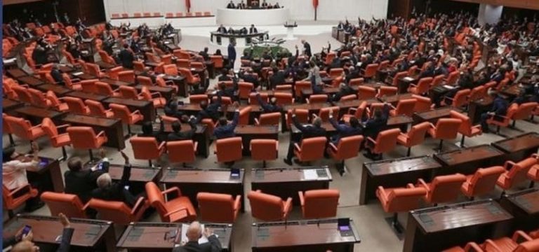 806x378-irak-ve-suriye-tezkeresi-tbmmde-kabul-edildi-1538583101262