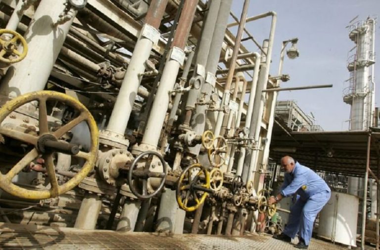 An-Iraqi-worker-adjusts-a-control-valve-at-the-Daura-oil-refinery-Baghdad-Iraq.-Photo-Getty-Images-850x560