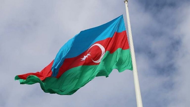 azerbaycan-bayragi-aa-1647308-1024xauto