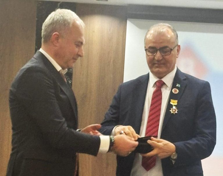 53e3d020-2f0f-47be-9c88-cf1a3160ff98