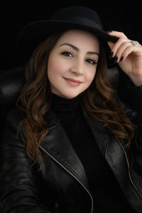 Pazar’dan Pazara Gülhan Gürbüz’den “Birinci  Şahsın Şiiri”